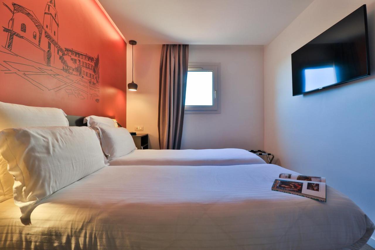 กีริอาด เฟรฌุ ซองเทร Hotel เฟรฌูส ภายนอก รูปภาพ