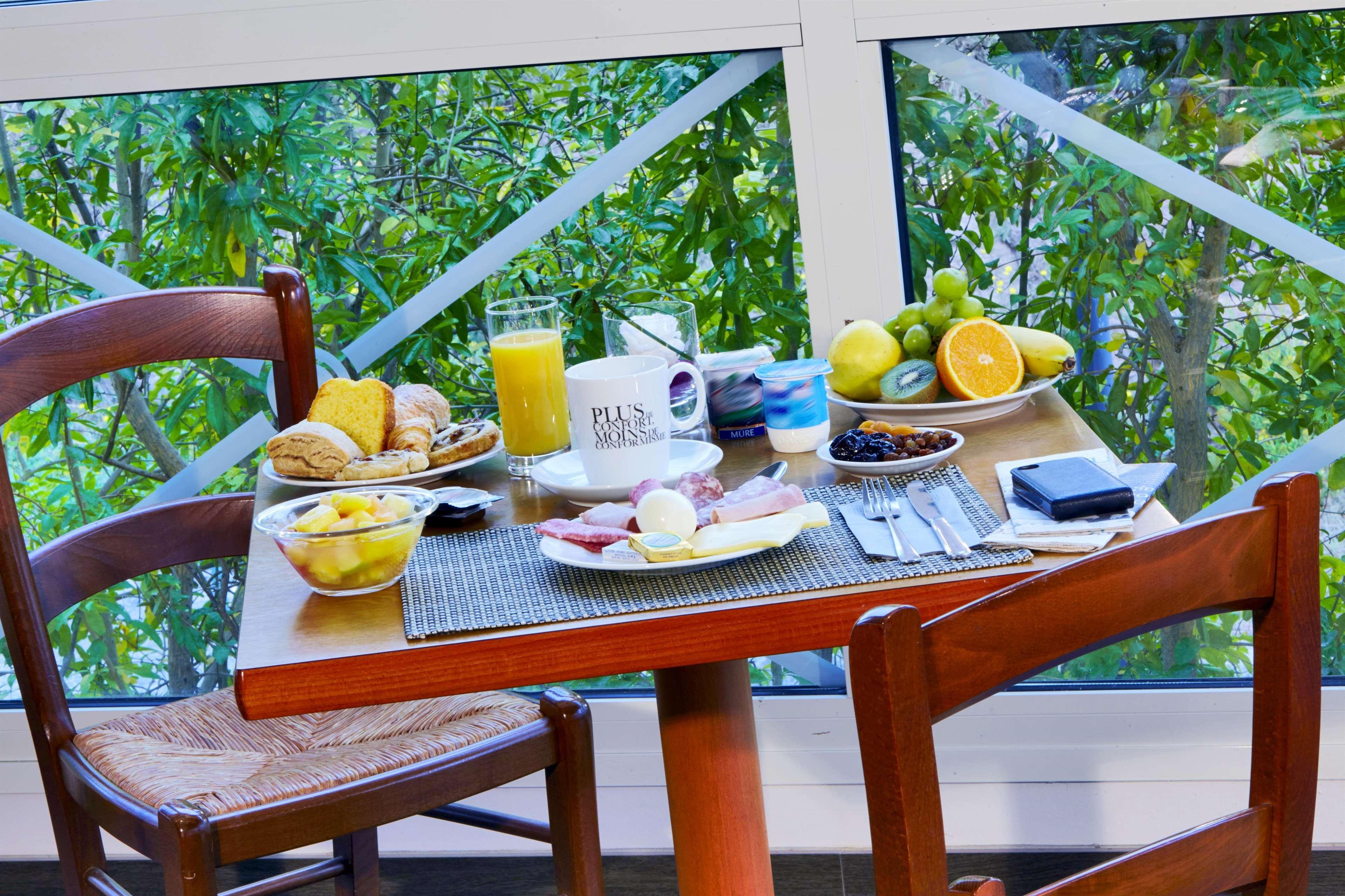 กีริอาด เฟรฌุ ซองเทร Hotel เฟรฌูส ภายนอก รูปภาพ
