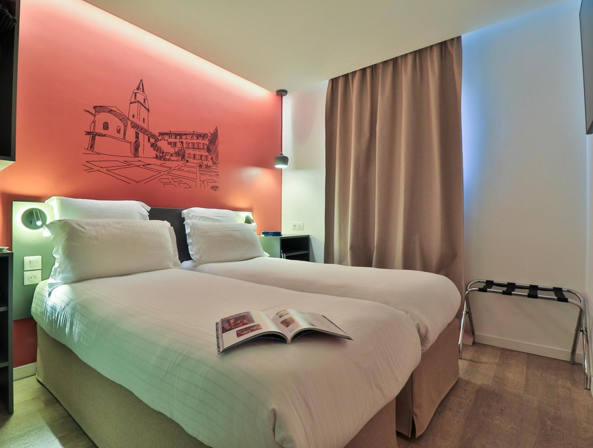 กีริอาด เฟรฌุ ซองเทร Hotel เฟรฌูส ภายนอก รูปภาพ
