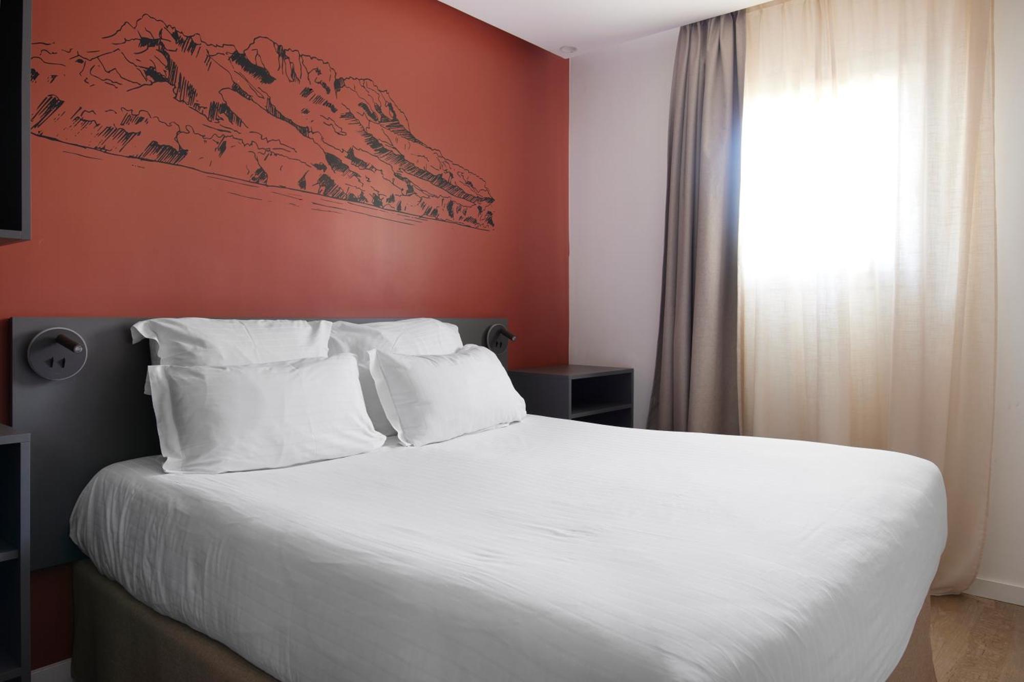 กีริอาด เฟรฌุ ซองเทร Hotel เฟรฌูส ภายนอก รูปภาพ